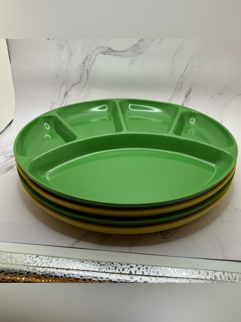 Sushi/Fondu Divided Plates Set of 4 - 2 green and two yellow